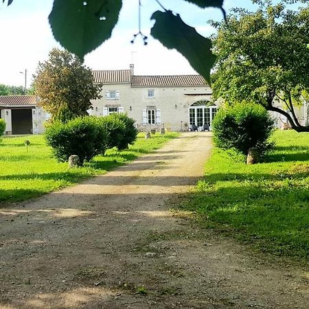 Bed and Breakfast La Revetizon Siecq Exterior foto