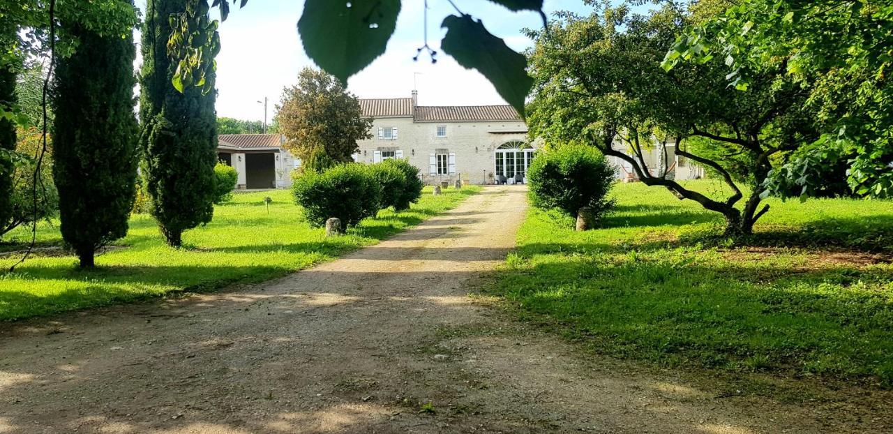 Bed and Breakfast La Revetizon Siecq Exterior foto